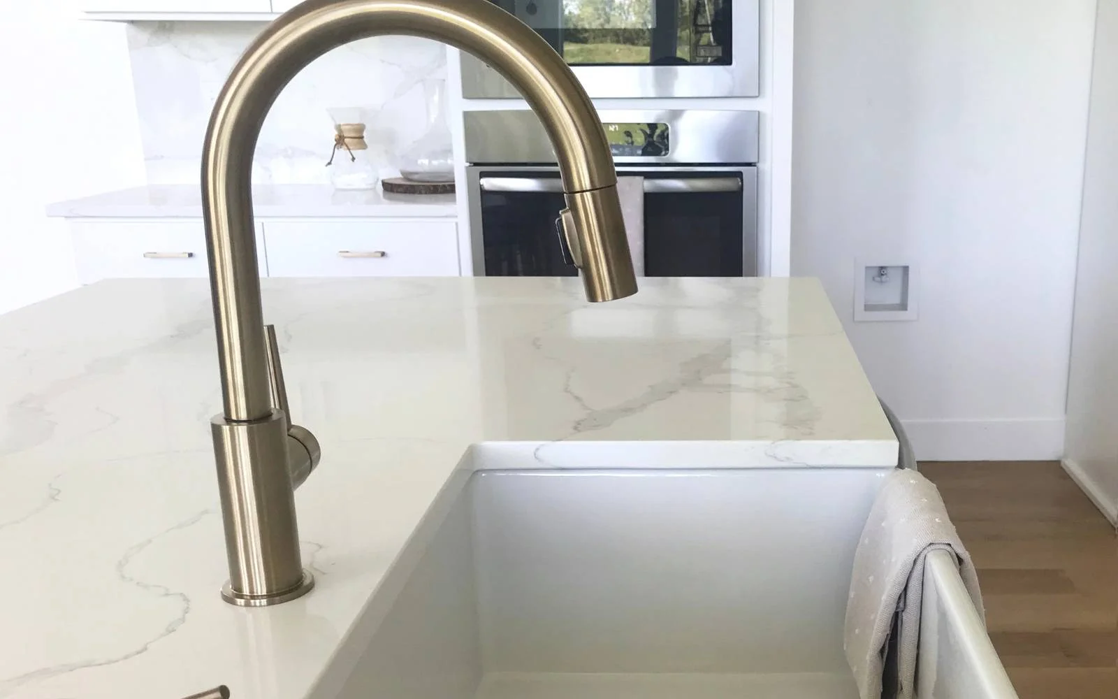 Quartz worktop with tap detail