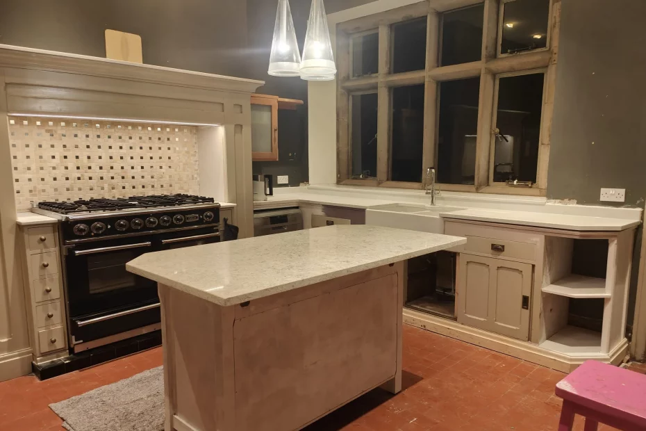 Irini & Carrara Quartz Kitchen